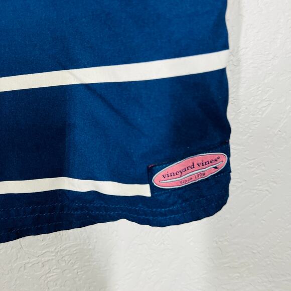 Vineyard Vines Swim Trunks Board Shorts Unlined Red White Blue - 36 - Picture 2 of 4